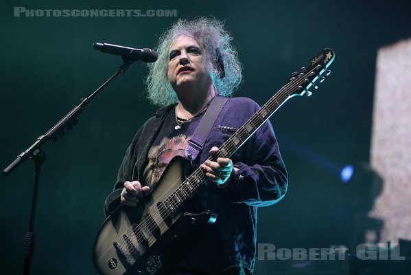 THE CURE - 2022-11-28 - PARIS - Accor Arena - Robert James Smith